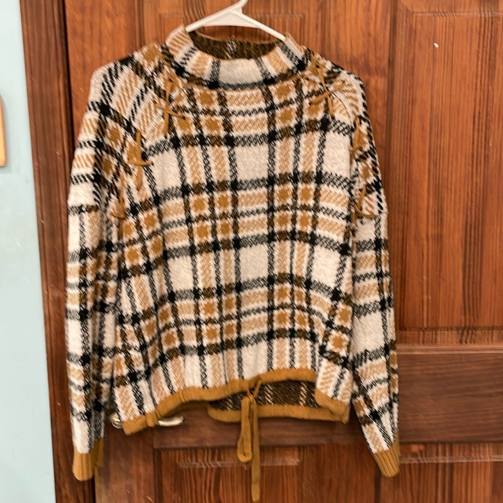 No Boundaries Ladies Casual/Dressy sweater
